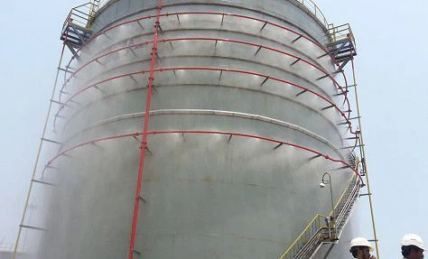 Spray water to put out a fire(001)